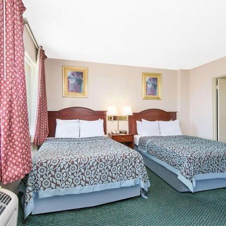 Blue Way Inn & Suites Wichita East Екстер'єр фото